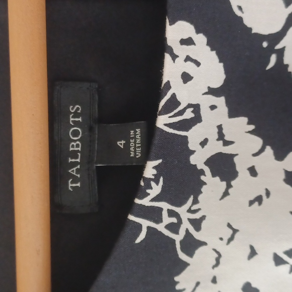 Talbots Black and White Floral Bateau Neckline Short Sleeve Sheath Dress Size 4 - Picture 2 of 14